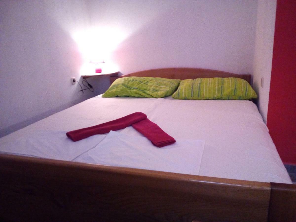 Studio Apartman Hrast 塞利讷 外观 照片